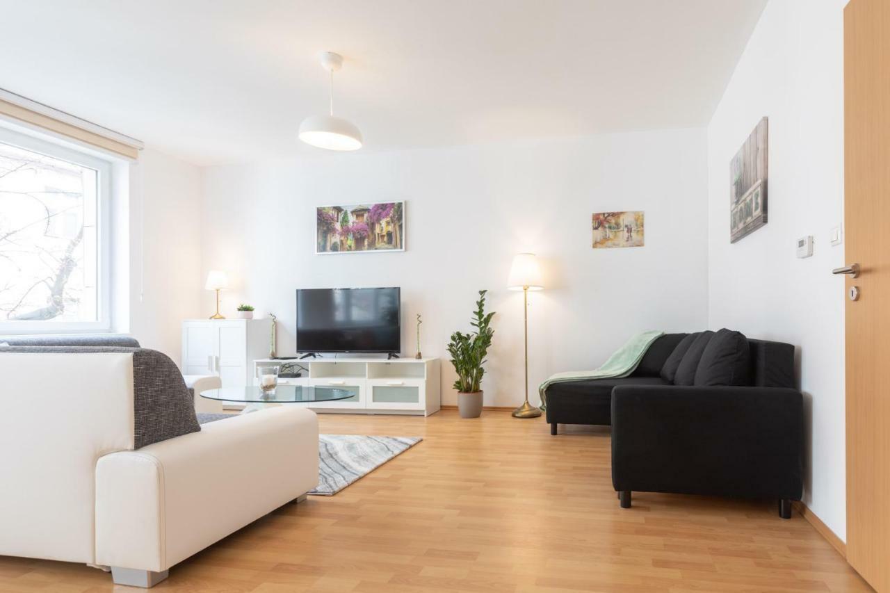 Spacious Apartment In The Old Town Of Bratislava Esterno foto