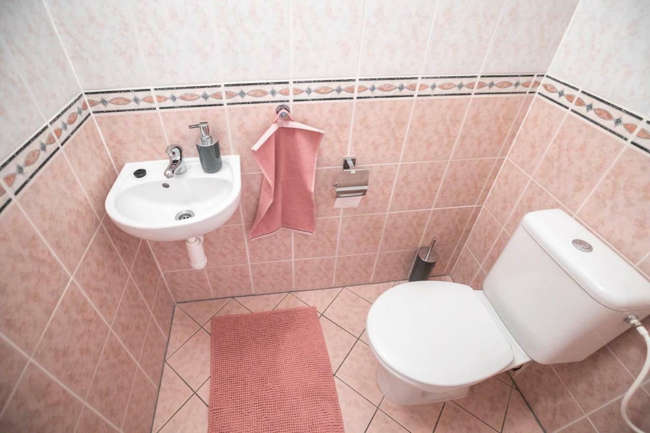 Spacious Apartment In The Old Town Of Bratislava Esterno foto