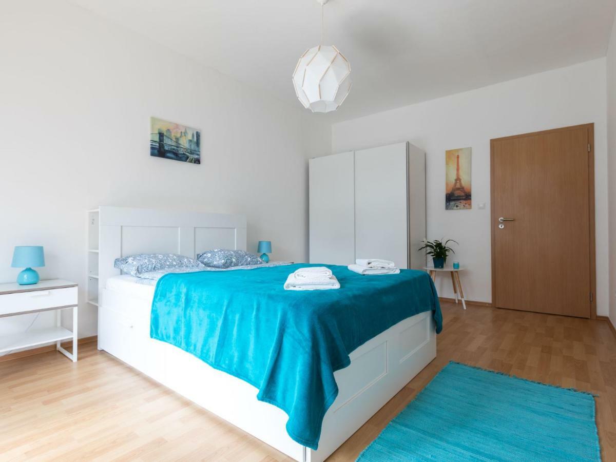 Spacious Apartment In The Old Town Of Bratislava Esterno foto